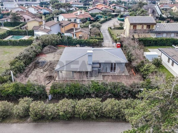 casa indipendente in vendita a Rosolina