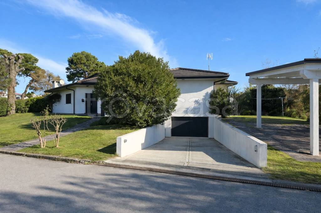 casa indipendente in vendita a Rosolina