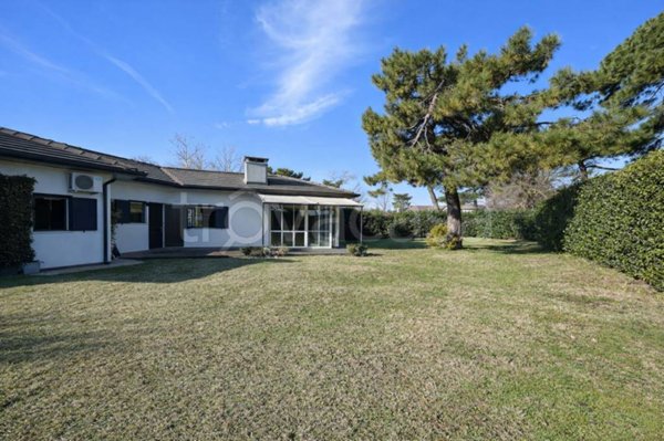 casa indipendente in vendita a Rosolina