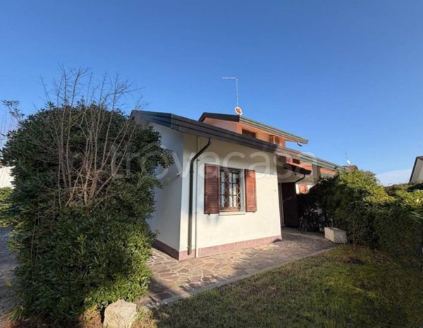casa indipendente in vendita a Rosolina