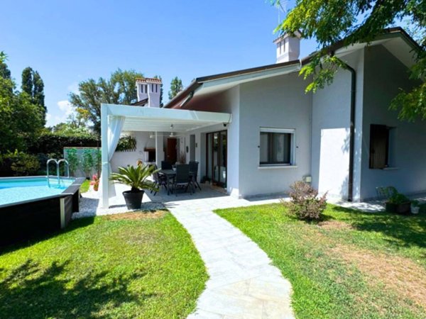 casa indipendente in vendita a Rosolina