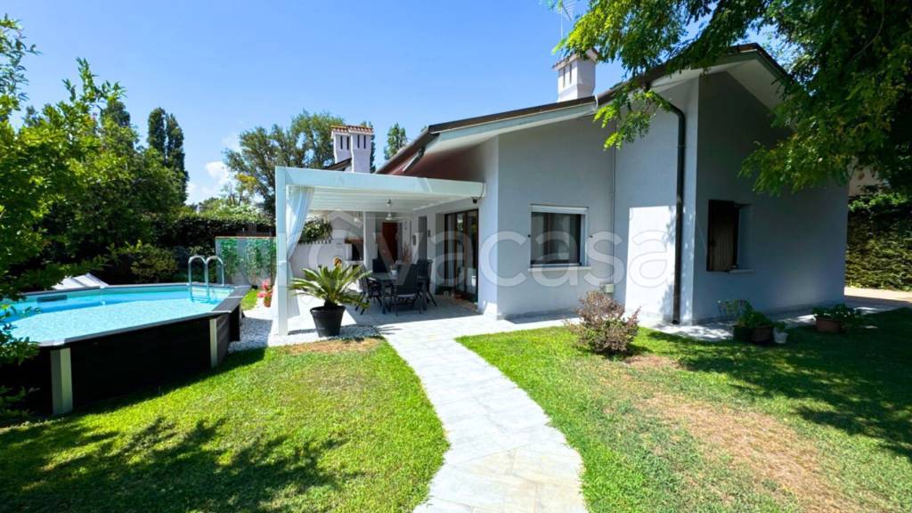 casa indipendente in vendita a Rosolina