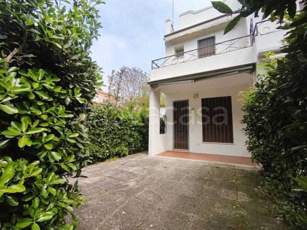 casa indipendente in vendita a Rosolina in zona Rosolina Mare