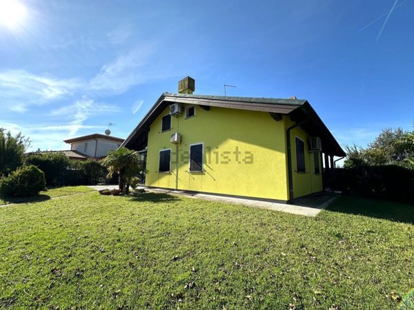 casa indipendente in vendita a Rosolina