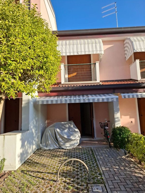 casa indipendente in vendita a Rosolina