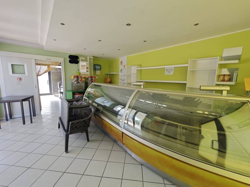 negozio in vendita a Rosolina in zona Rosolina Mare