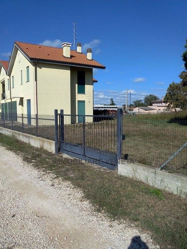 casa indipendente in vendita a Rosolina