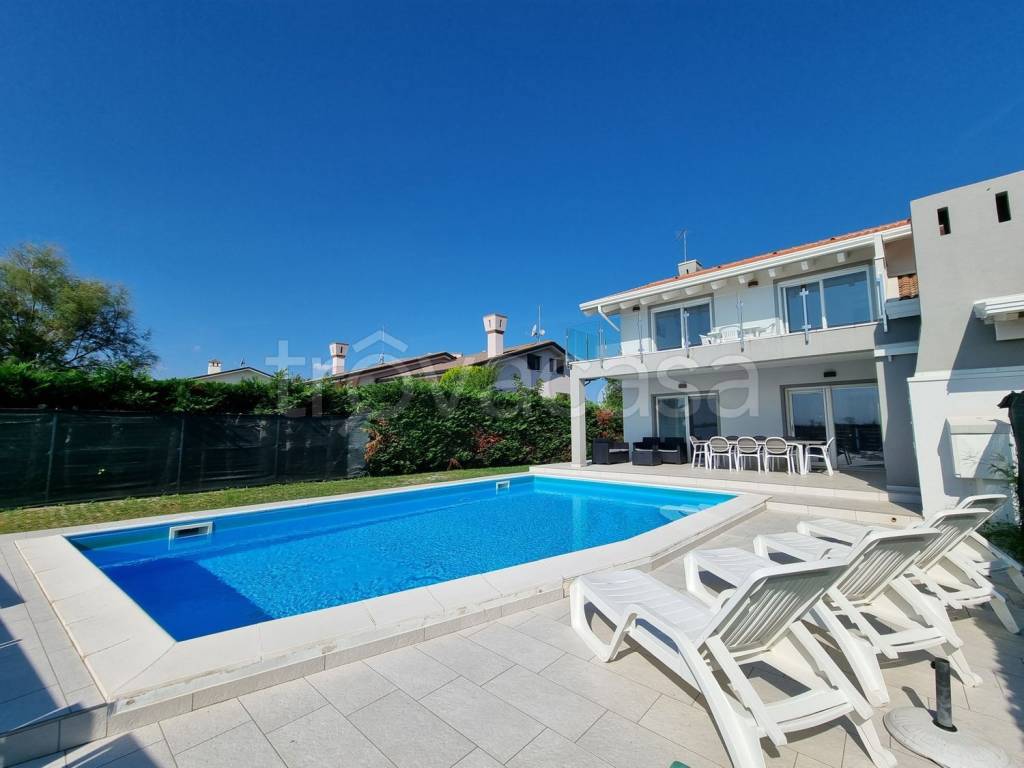 casa indipendente in vendita a Rosolina