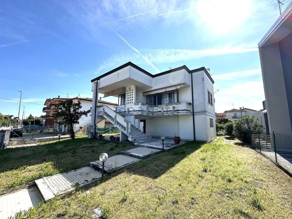 casa indipendente in vendita a Rosolina