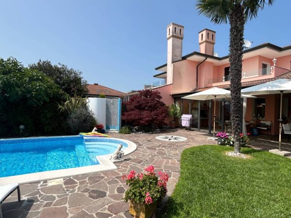 casa indipendente in vendita a Rosolina