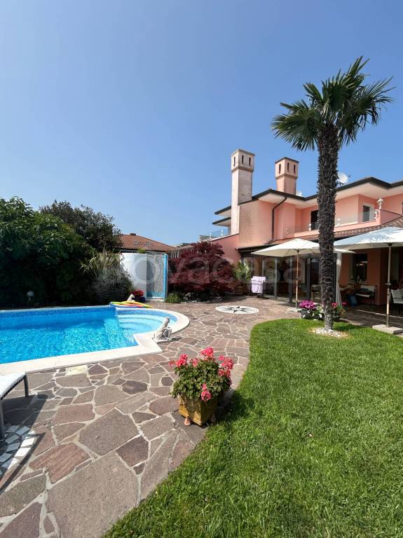 casa indipendente in vendita a Rosolina