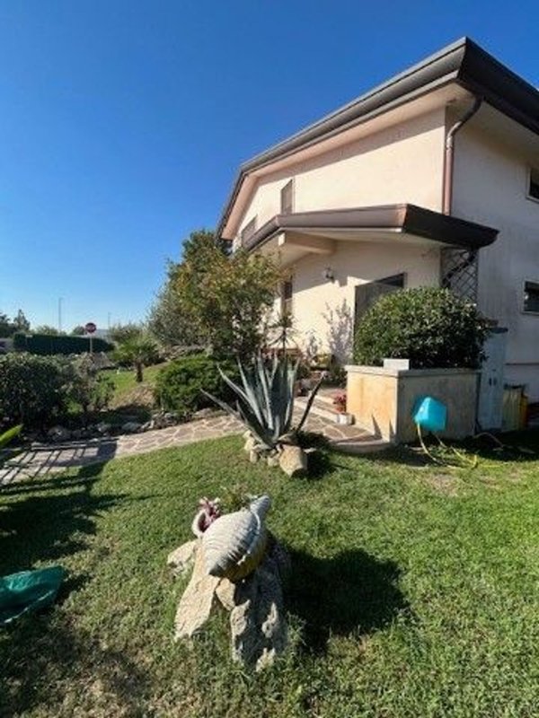 casa indipendente in vendita a Rosolina