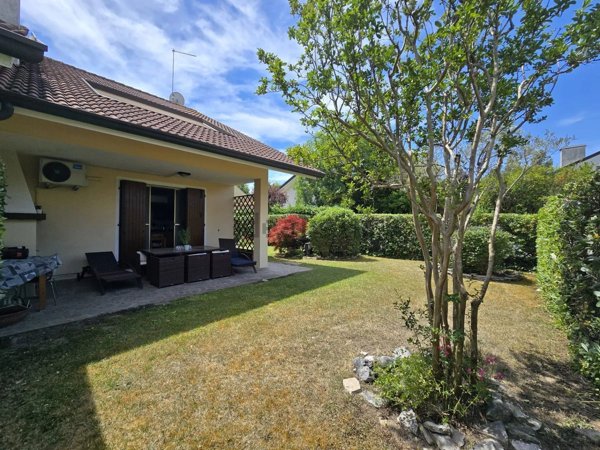 casa indipendente in vendita a Rosolina