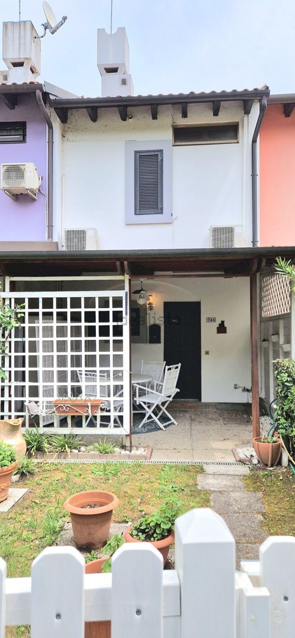 casa indipendente in vendita a Rosolina in zona Caleri