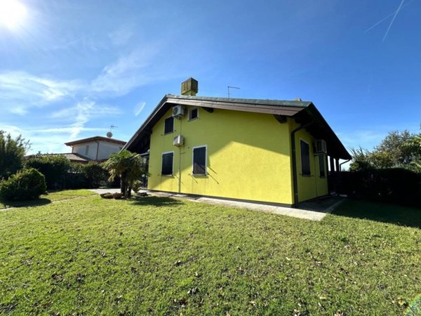 casa indipendente in vendita a Rosolina