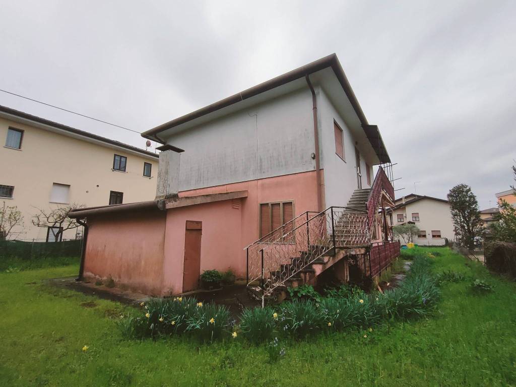 casa indipendente in vendita a Rosolina