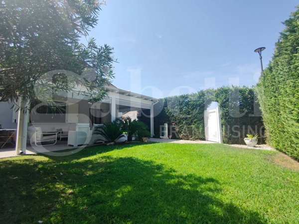 casa indipendente in vendita a Rosolina