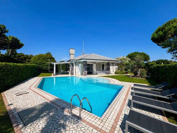 casa indipendente in vendita a Rosolina
