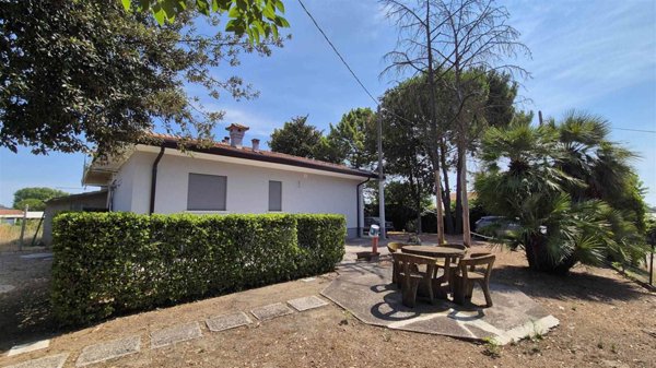 casa indipendente in vendita a Rosolina in zona Bassafonda