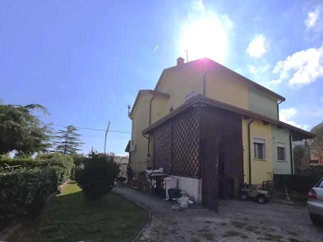 casa indipendente in vendita a Rosolina