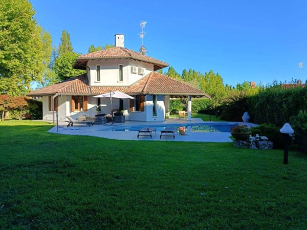 casa indipendente in vendita a Rosolina