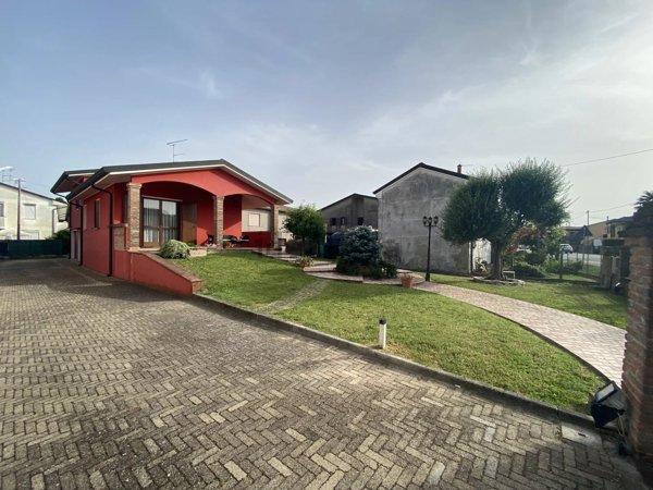 casa indipendente in vendita a Rovigo in zona Mardimago