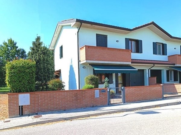 casa indipendente in vendita a Rovigo in zona Borsea