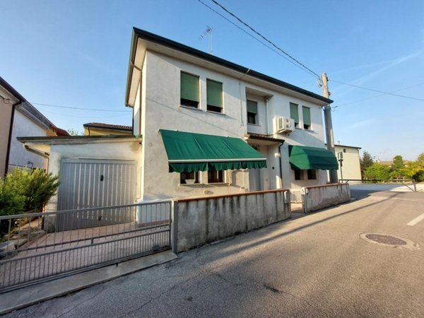 casa indipendente in vendita a Rovigo in zona Granzette