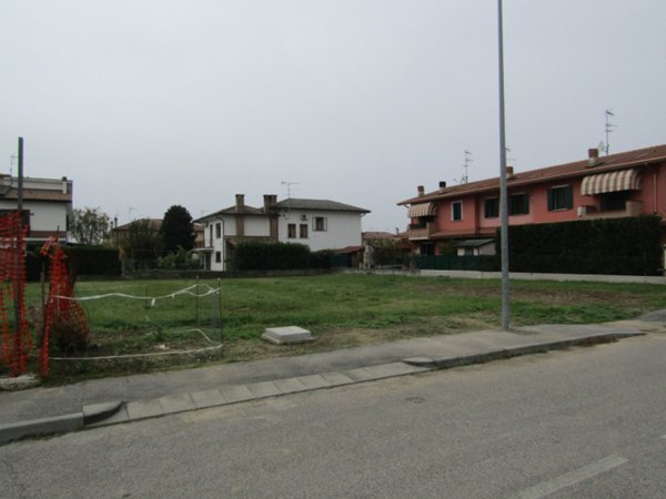 terreno edificabile in vendita a Rovigo in zona Sant'Apollinare