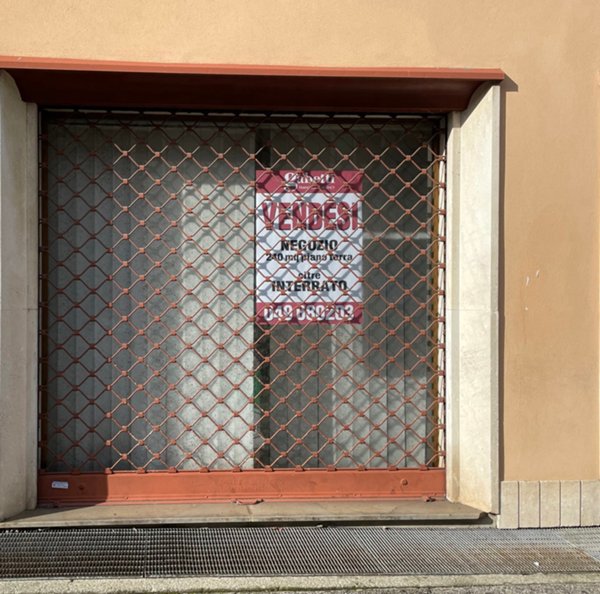 locale commerciale in vendita a Rovigo