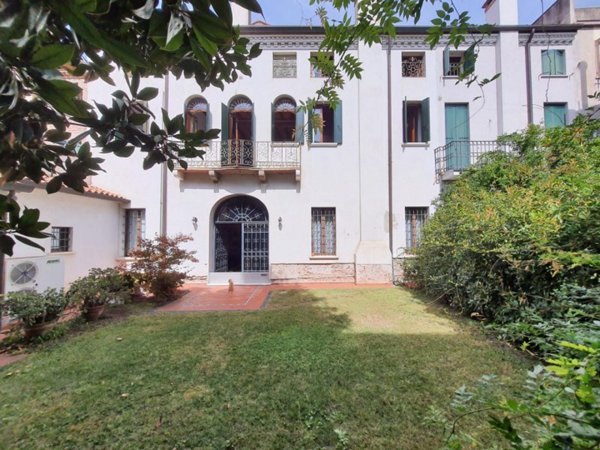 ufficio in vendita a Rovigo in zona Centro Storico