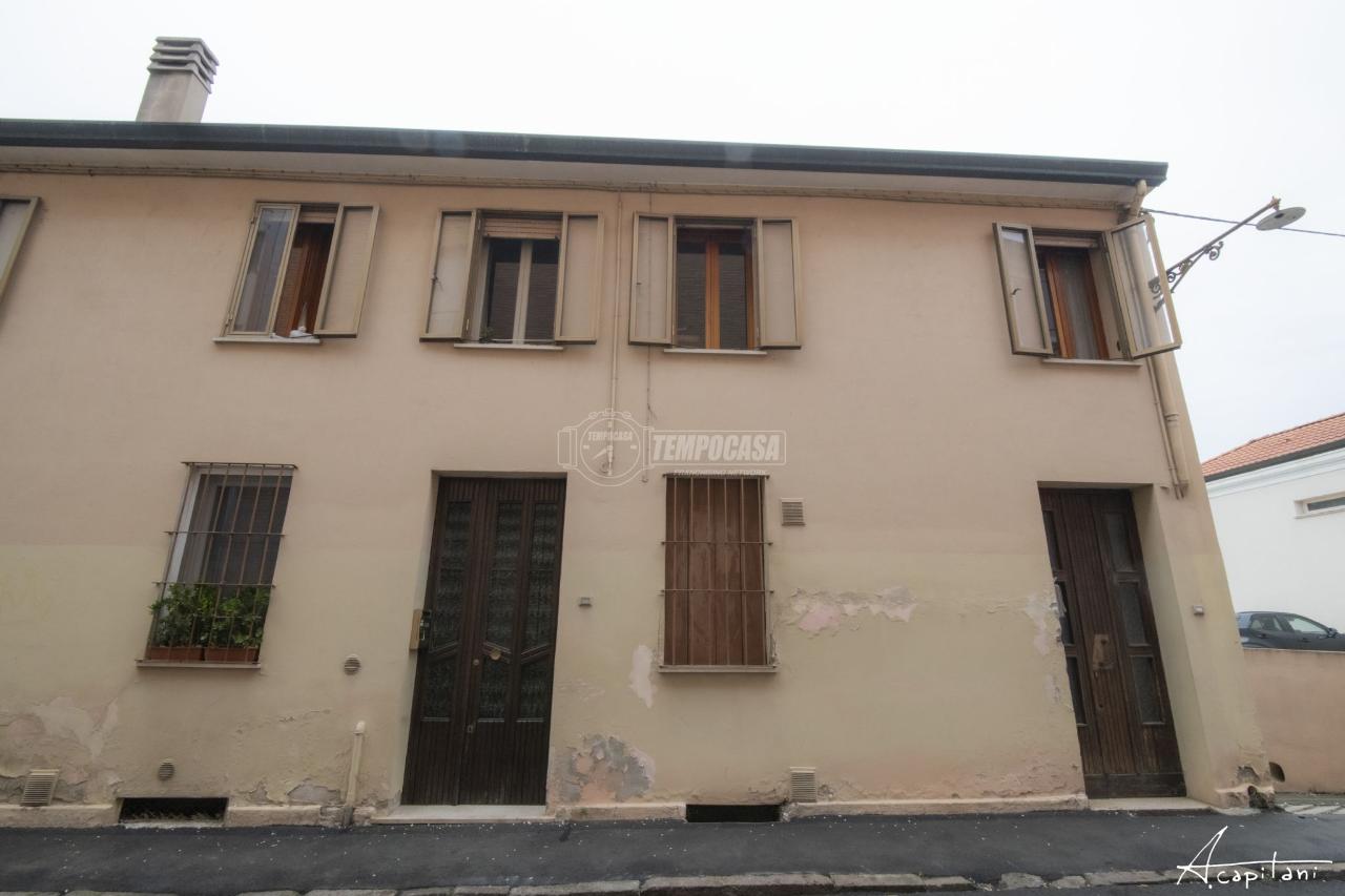 casa indipendente in vendita a Rovigo in zona Centro Storico