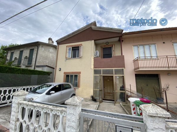 casa semindipendente in vendita a Rovigo in zona Sarzano/Cantonazzo