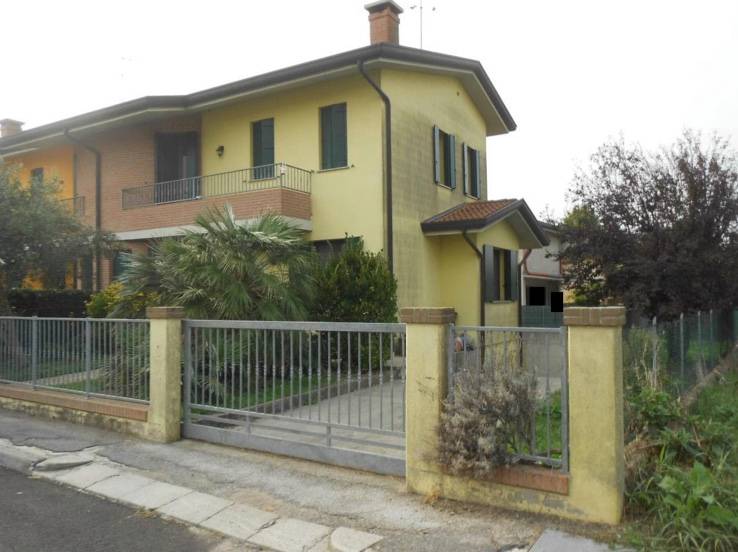 casa indipendente in vendita a Rovigo in zona Concadirame