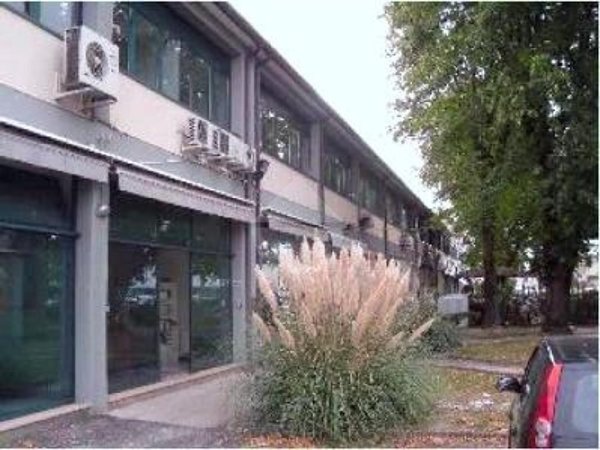 locale commerciale in vendita a Rovigo