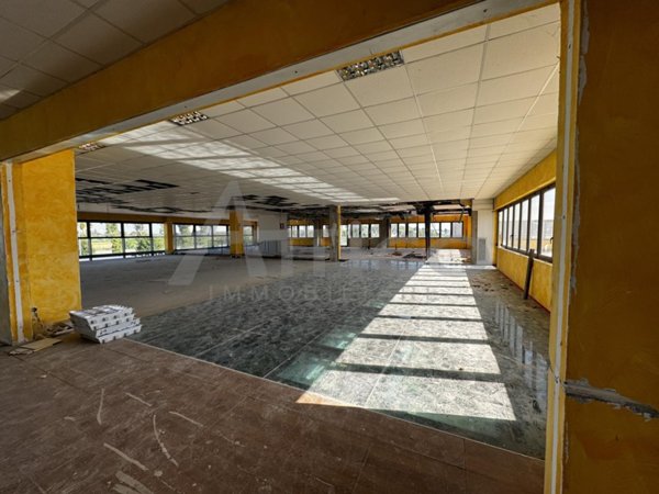 locale commerciale in vendita a Rovigo