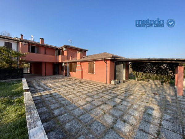 casa indipendente in vendita a Rovigo in zona Buso
