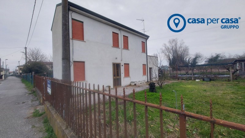 casa indipendente in vendita a Rovigo in zona Granzette