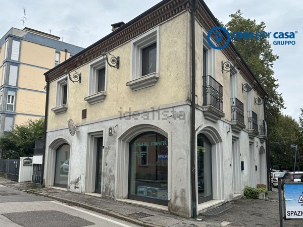 negozio in vendita a Rovigo in zona Centro Storico