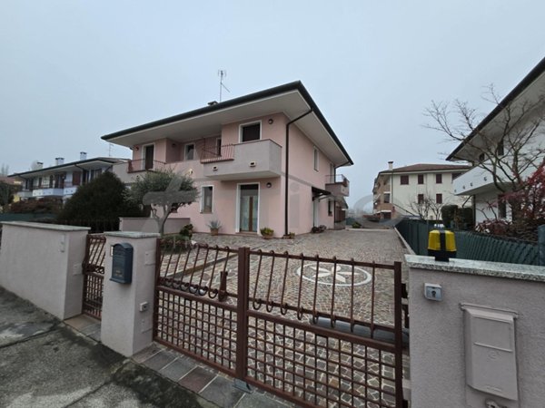 casa indipendente in vendita a Rovigo in zona Granzette