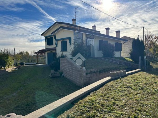 casa indipendente in vendita a Rovigo in zona Commenda
