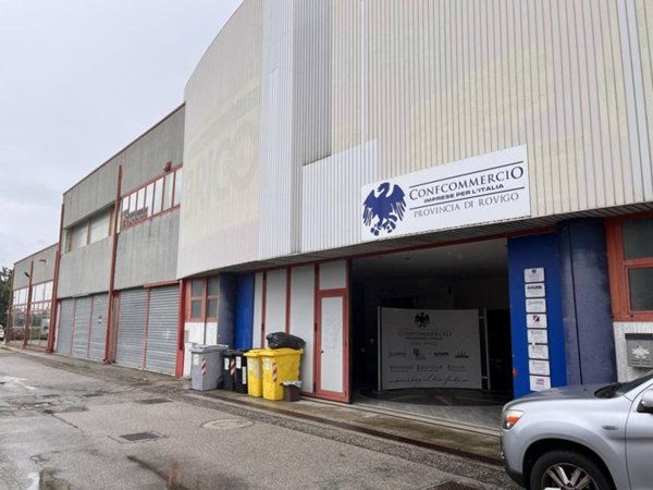 locale commerciale in vendita a Rovigo in zona Borsea