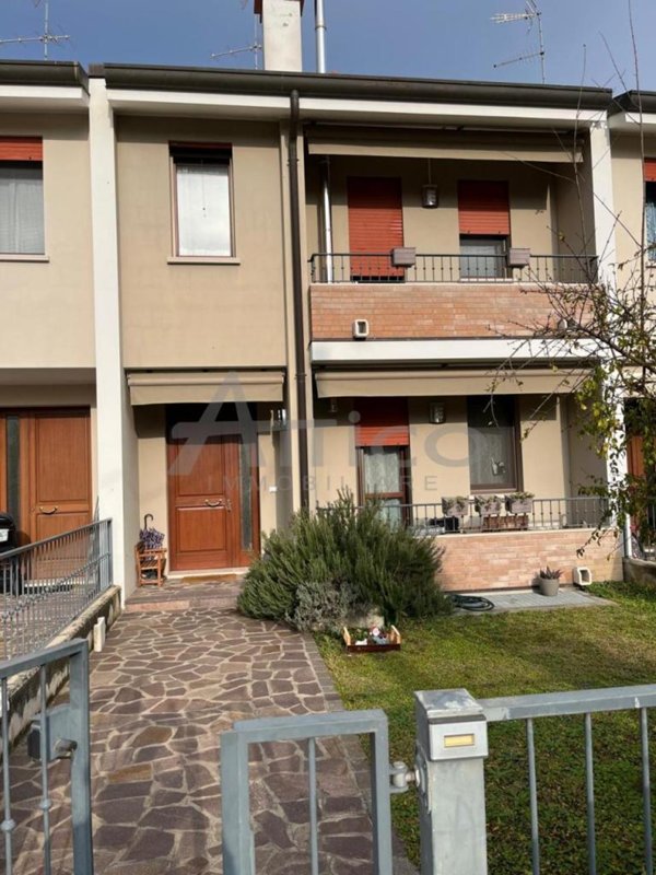 casa indipendente in vendita a Rovigo in zona Borsea