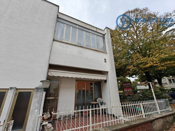 casa semindipendente in vendita a Rovigo in zona Commenda