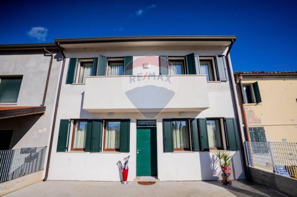 casa indipendente in vendita a Rovigo in zona Centro Storico