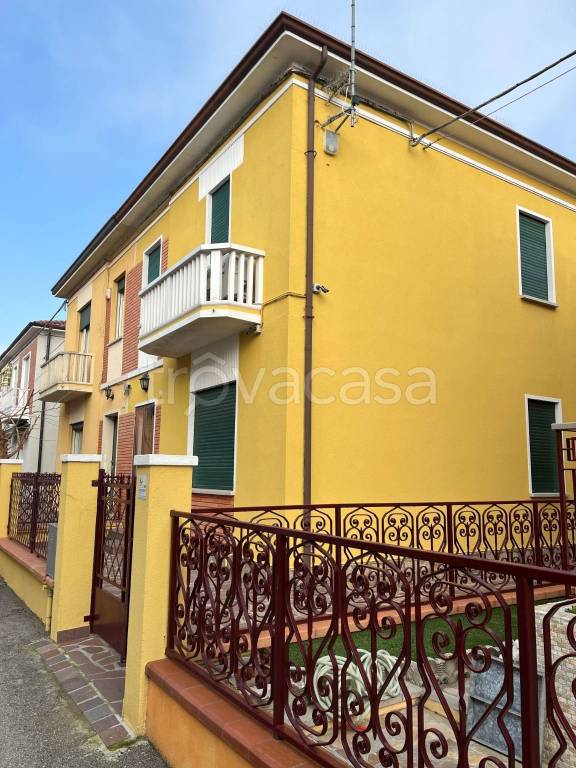 casa indipendente in vendita a Rovigo in zona Centro Storico