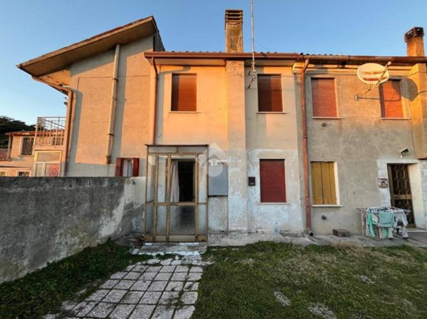 casa indipendente in vendita a Rovigo in zona Sant'Apollinare