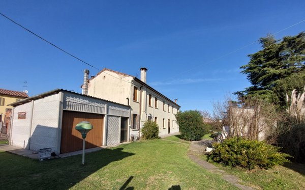 casa indipendente in vendita a Rovigo in zona Granzette