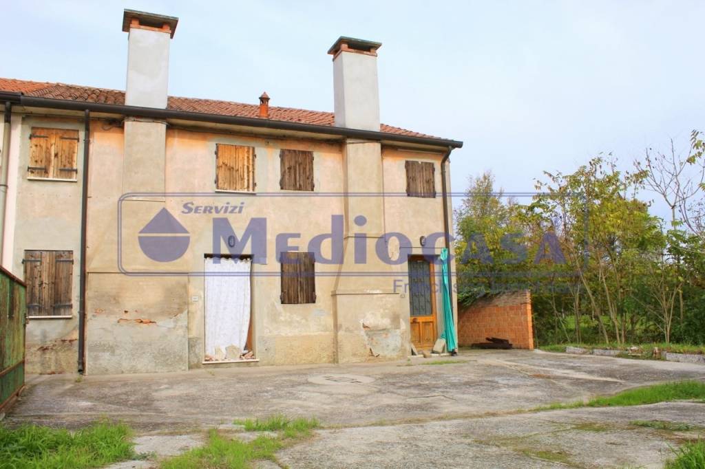 casa indipendente in vendita a Rovigo in zona Sant'Apollinare
