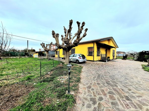 casa indipendente in vendita a Rovigo in zona Concadirame